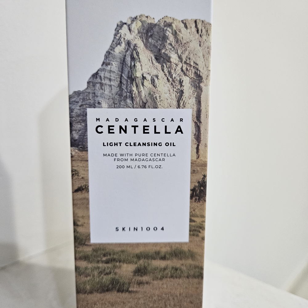 Skin1004 Madagascar Centella Light Cleansing Oil